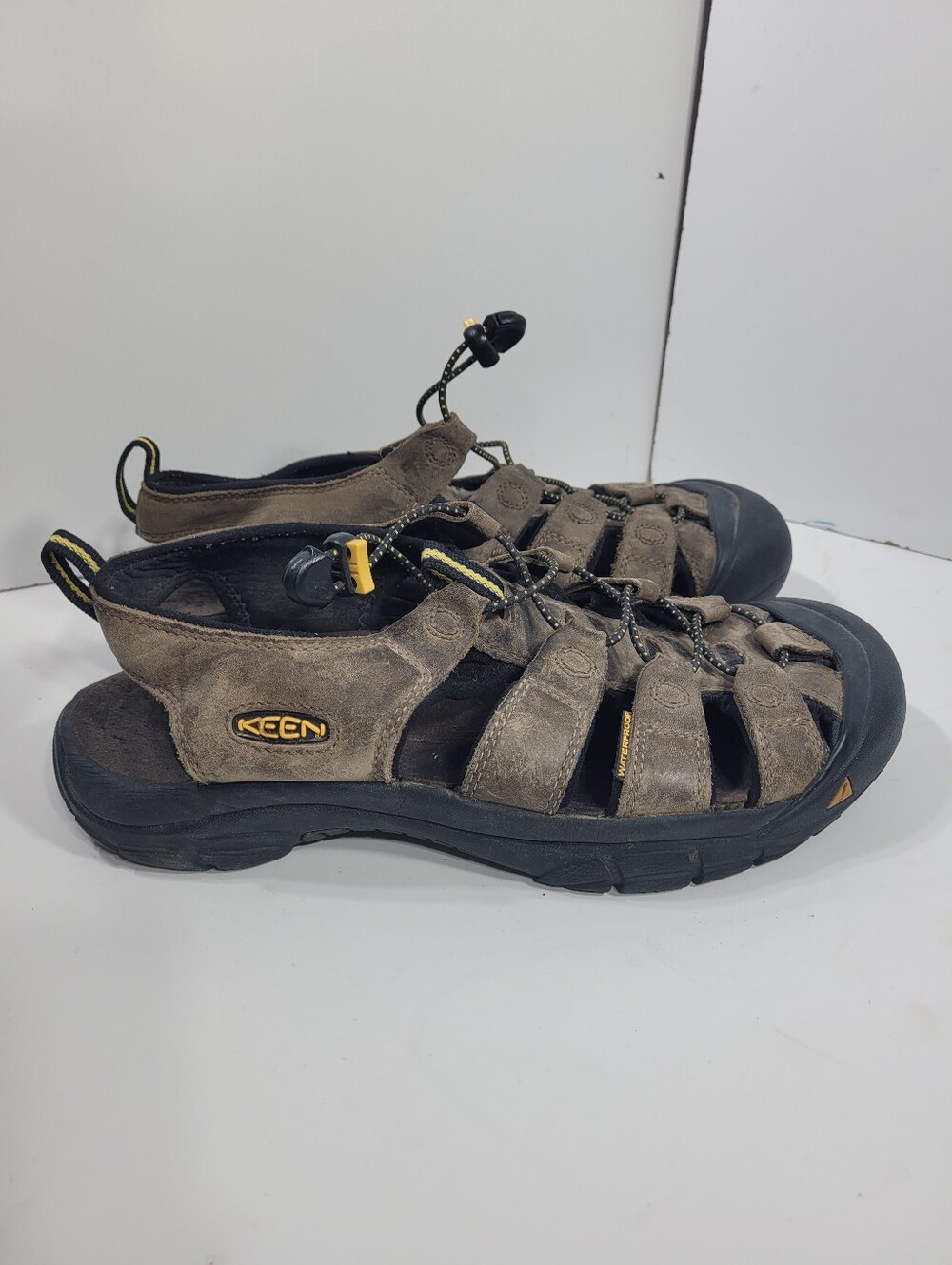 KEEN Newport Mens Waterproof Leather Hiking Sandals Bison Brown Size 10 Outdoor